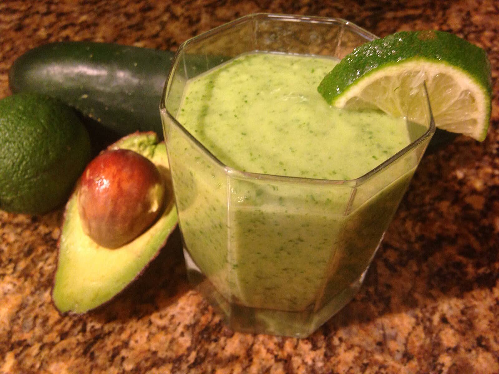SmoothieAvacadoPineappleSpinach