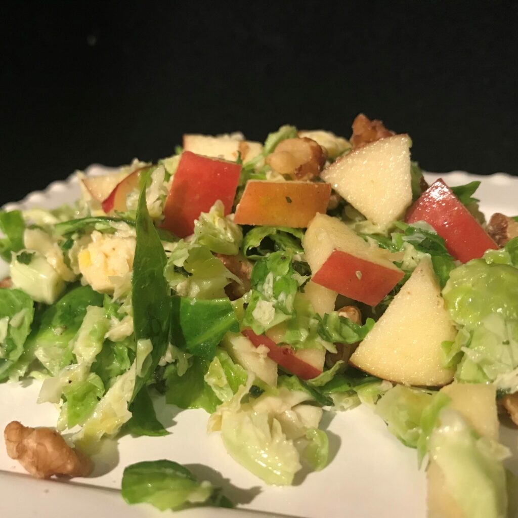 Ensalada de manzana y coles de Bruselas